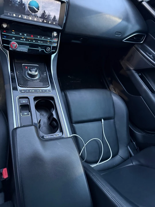 2019 Jaguar XE - Image 13 of 21