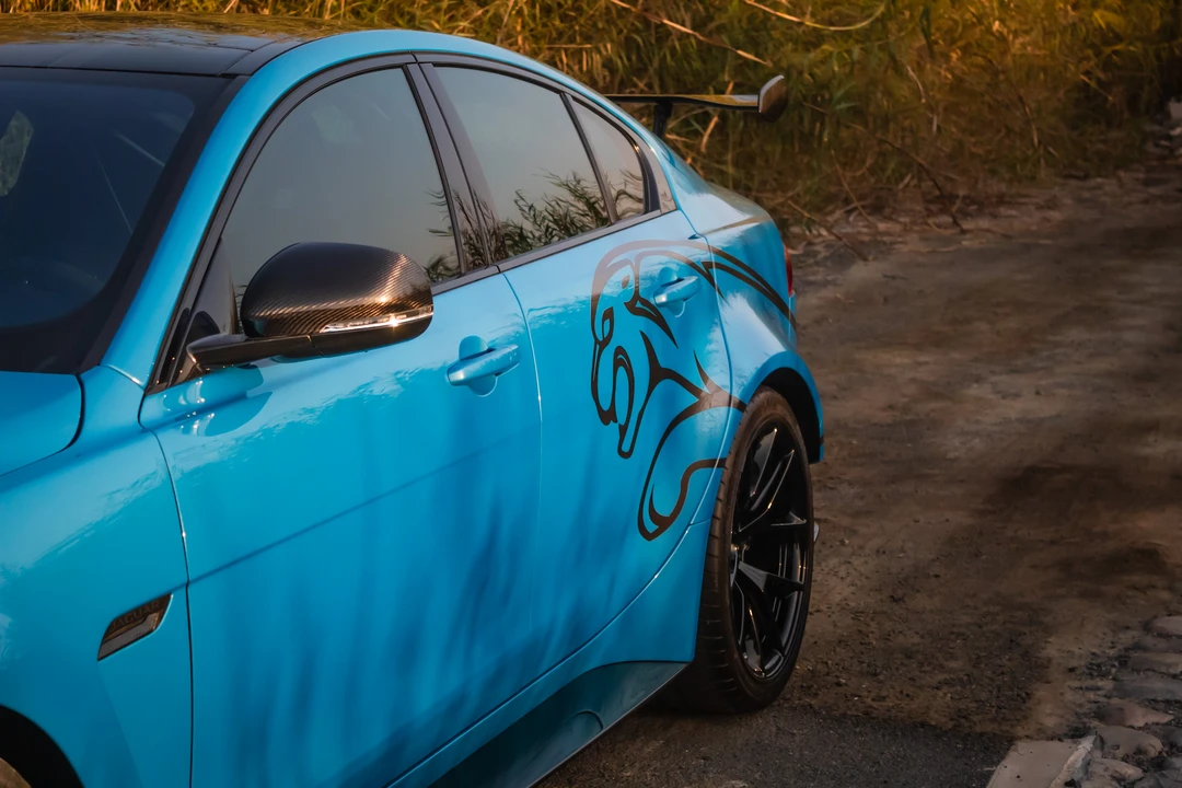2019 Jaguar XE - Image 14 of 28