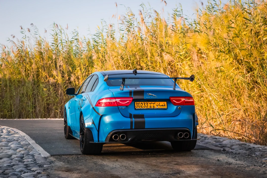 2019 Jaguar XE - Image 5 of 28