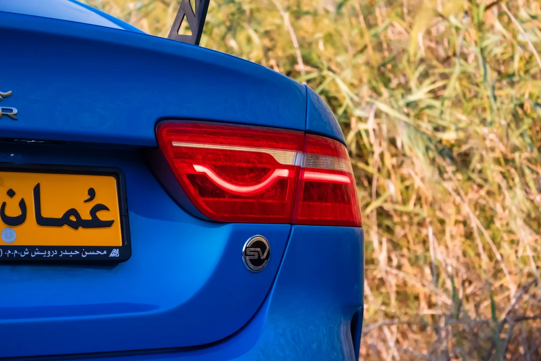 2019 Jaguar XE - Image 15 of 28