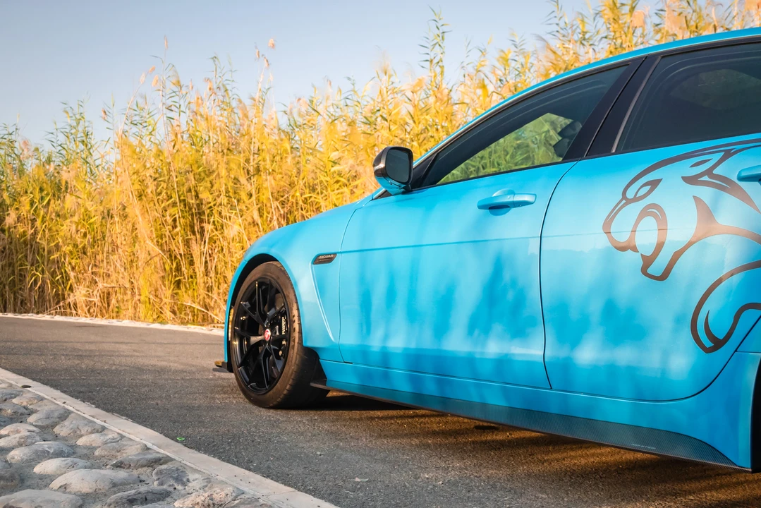 2019 Jaguar XE - Image 17 of 28