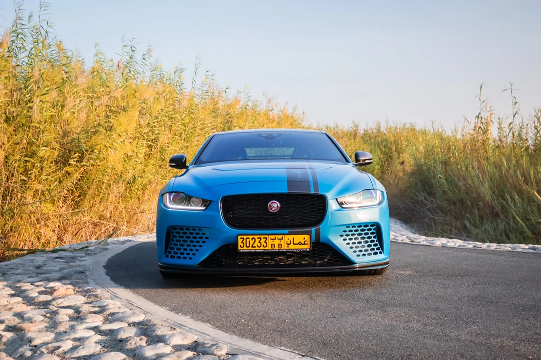 2019 Jaguar XE - Image 11 of 28