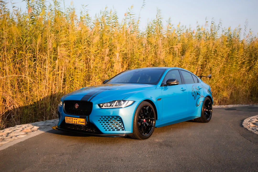 2019 Jaguar XE - Image 3 of 28