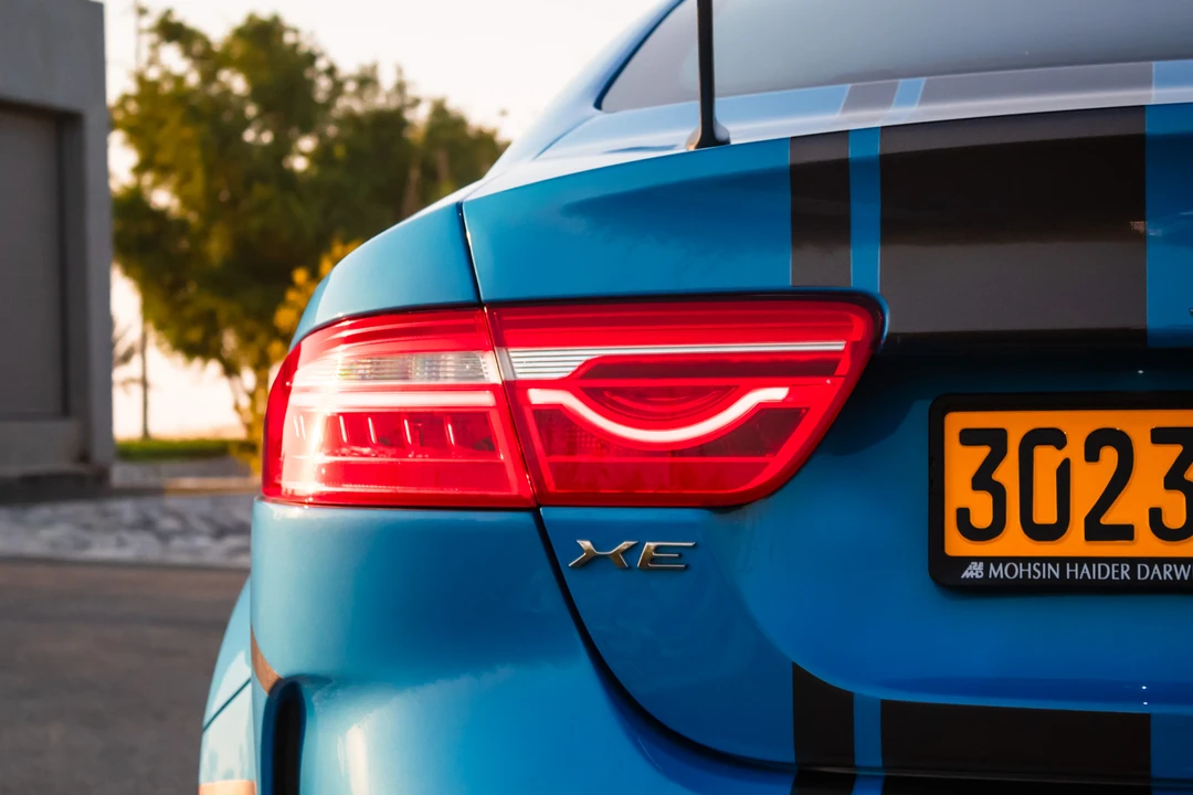 2019 Jaguar XE - Image 22 of 28