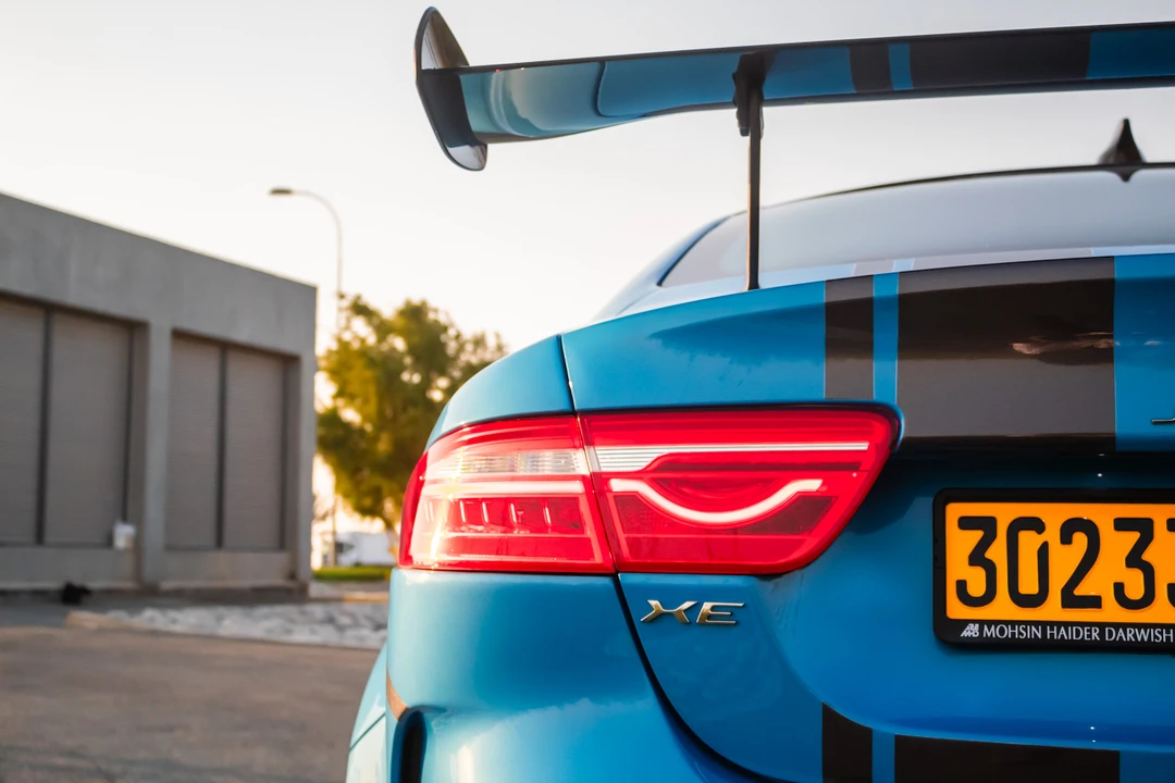 2019 Jaguar XE - Image 23 of 28