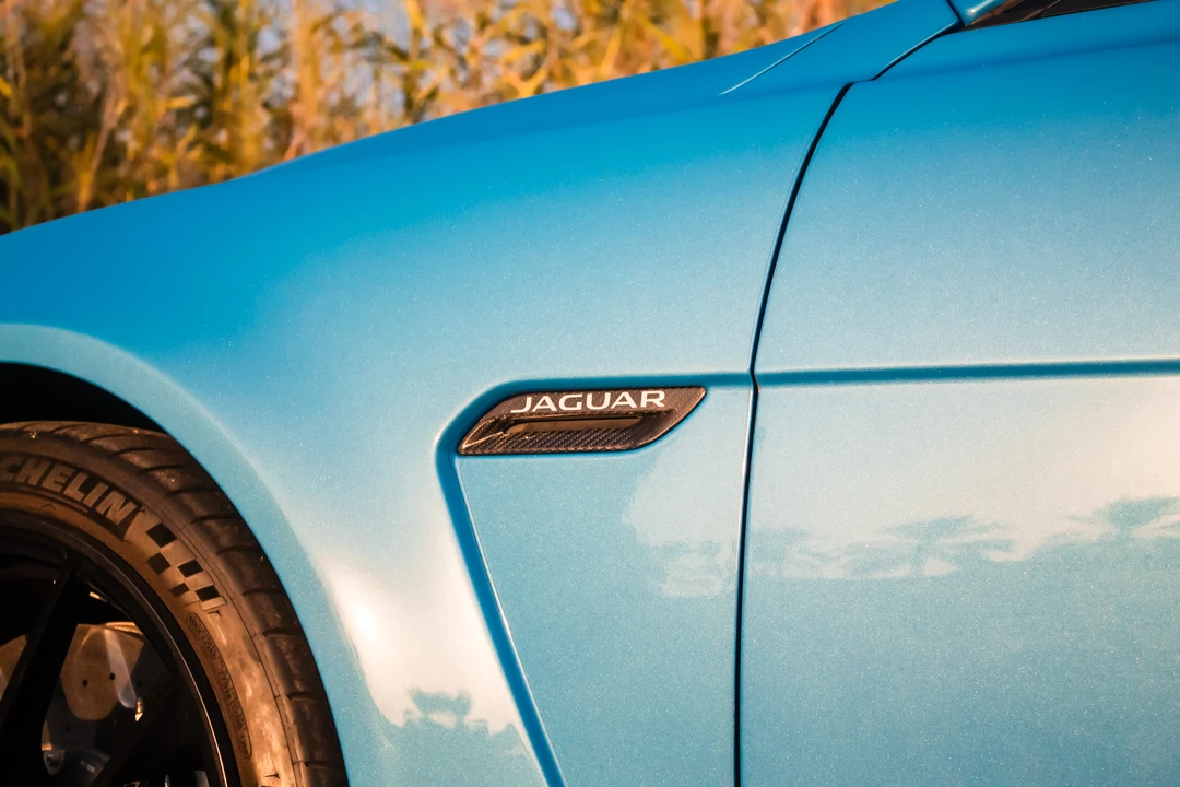 2019 Jaguar XE - Image 25 of 28