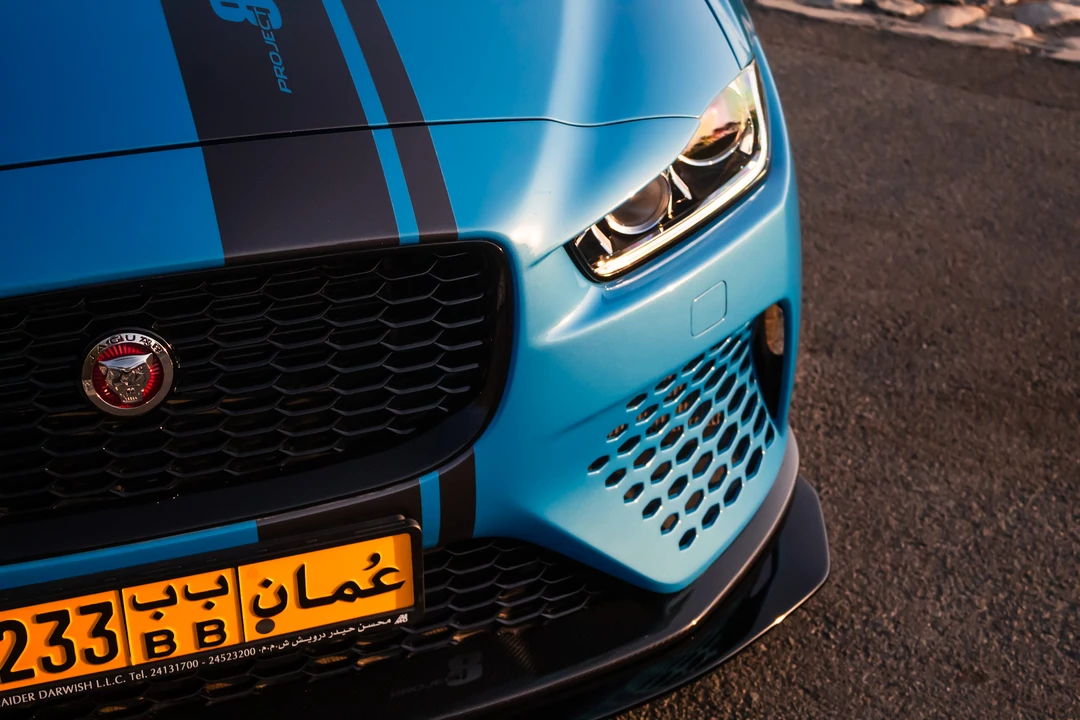 2019 Jaguar XE - Image 27 of 28