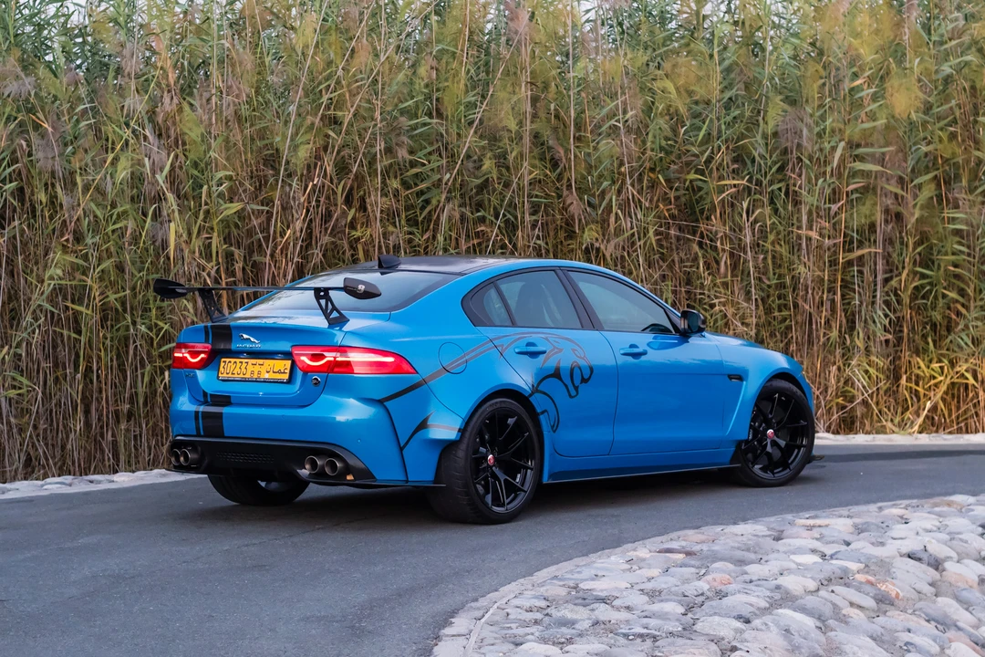 2019 Jaguar XE - Image 6 of 28