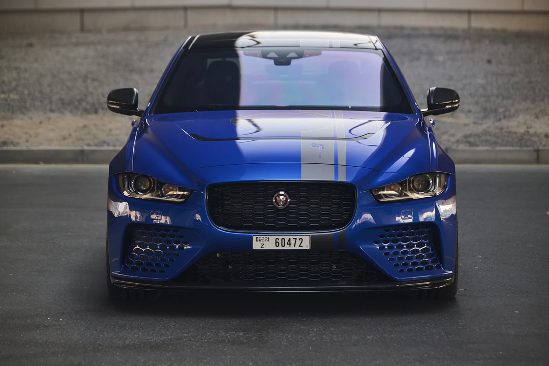 2019 Jaguar XE - Image 2 of 31