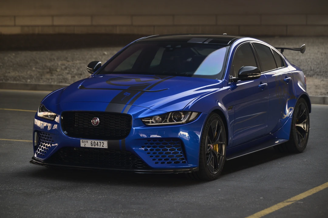 2019 Jaguar XE - Image 3 of 31