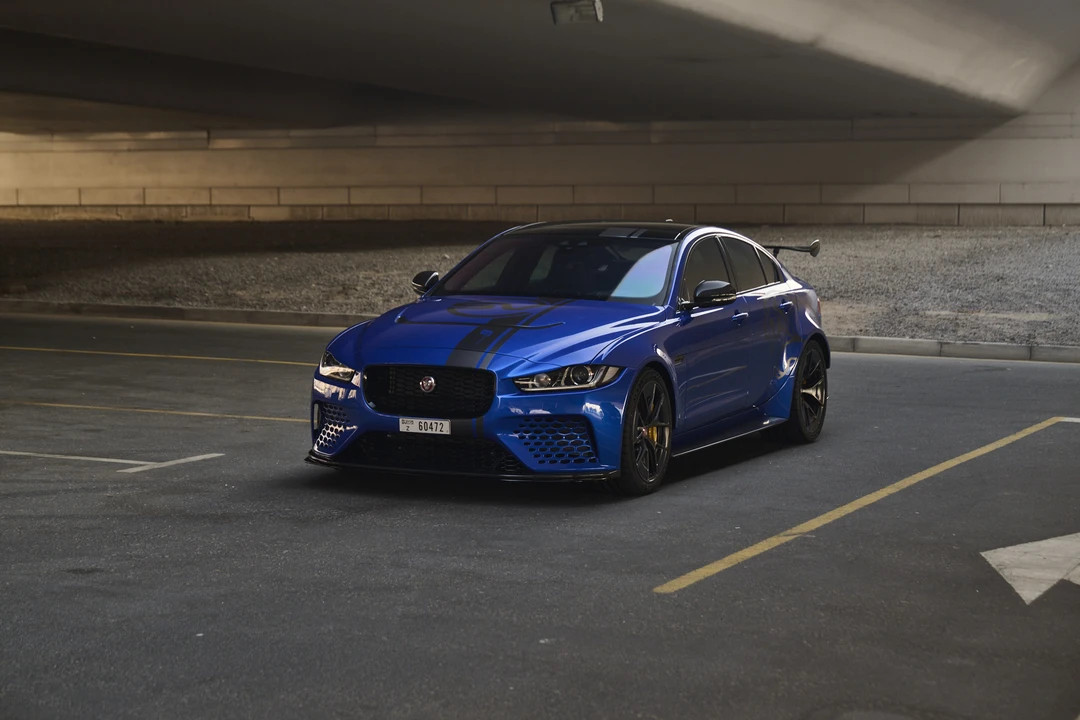 2019 Jaguar XE - Image 19 of 31