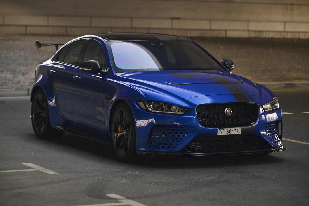 2019 Jaguar XE - Image 16 of 31