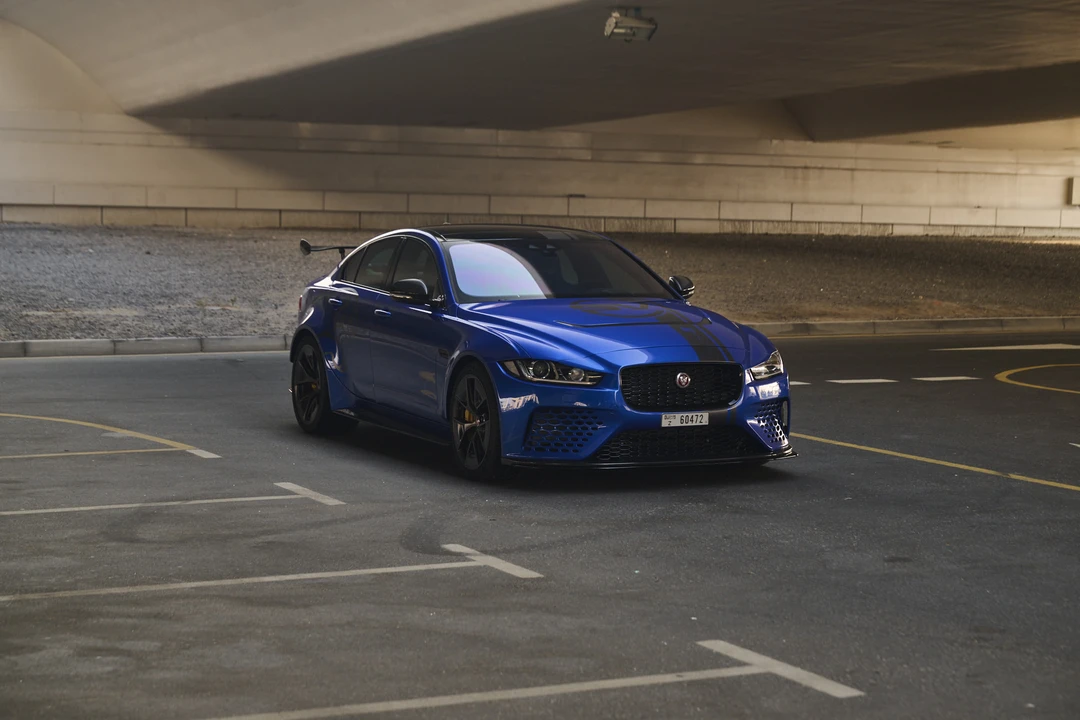 2019 Jaguar XE - Image 23 of 31