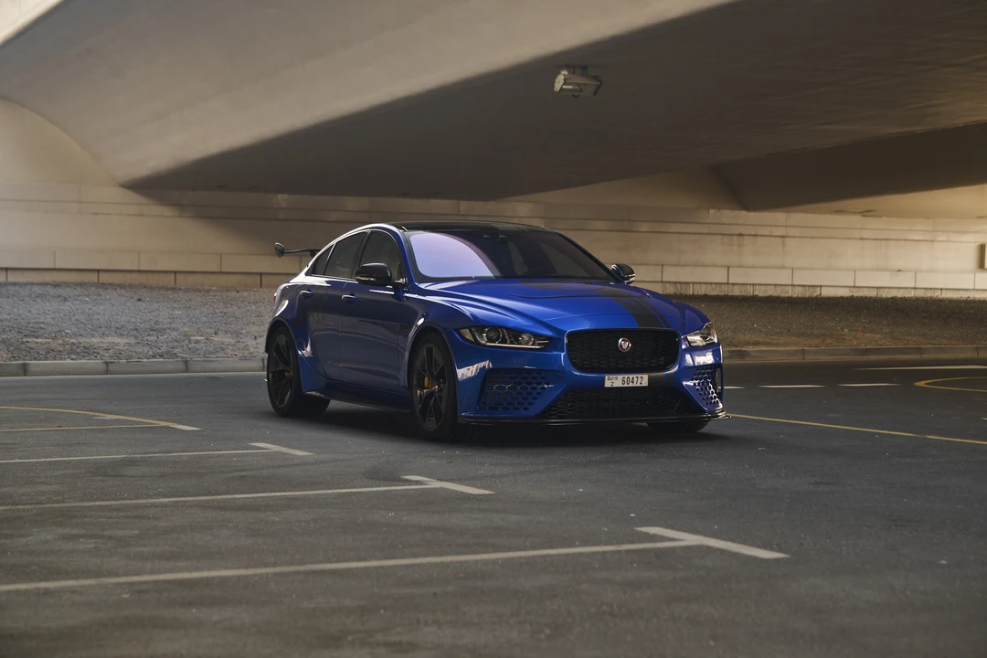 2019 Jaguar XE - Image 24 of 31