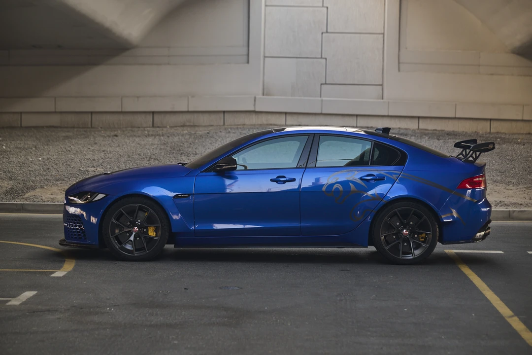 2019 Jaguar XE - Image 21 of 31
