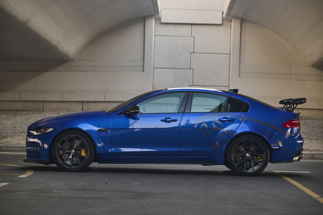 2019 Jaguar XE - Image 4 of 31