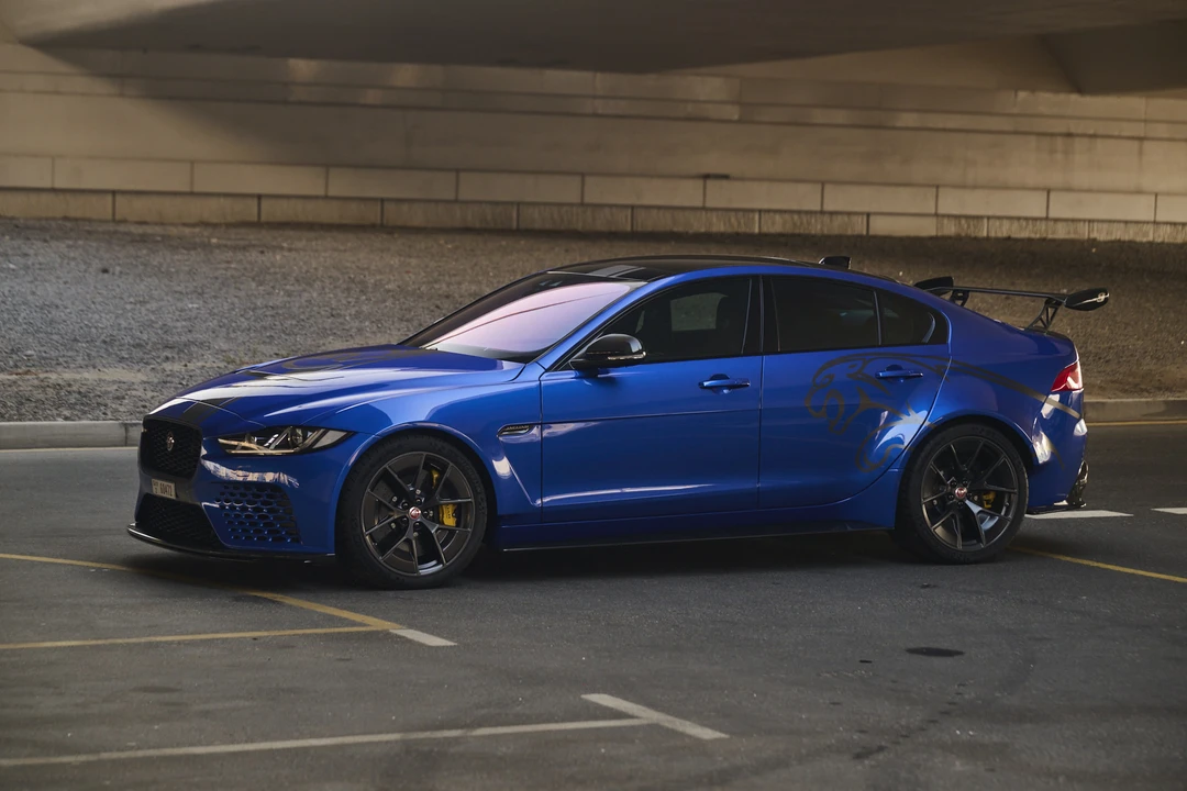2019 Jaguar XE - Image 12 of 31