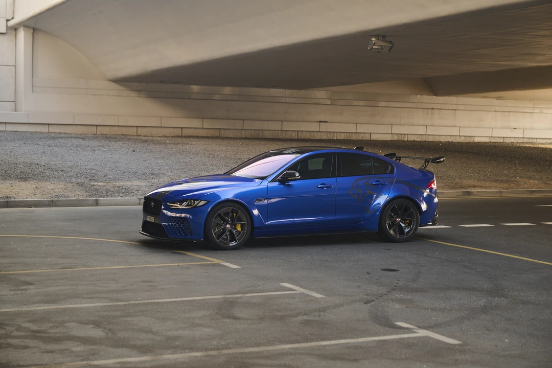 2019 Jaguar XE - Image 25 of 31