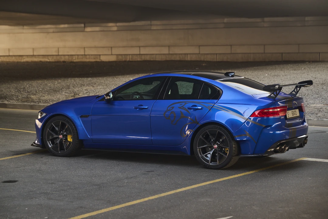 2019 Jaguar XE - Image 5 of 31