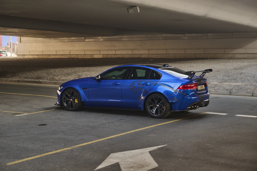 2019 Jaguar XE - Image 27 of 31