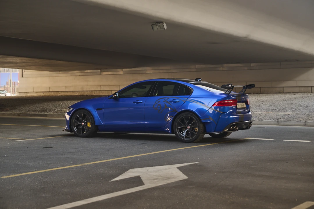 2019 Jaguar XE - Image 28 of 31