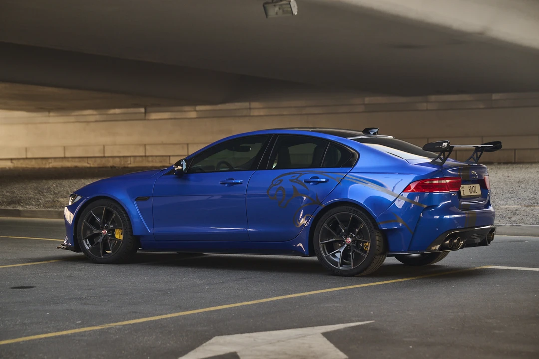 2019 Jaguar XE - Image 13 of 31