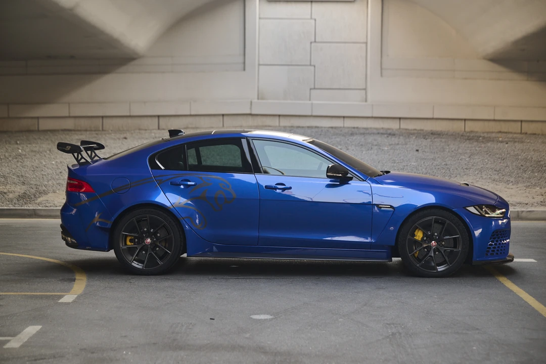 2019 Jaguar XE - Image 29 of 31
