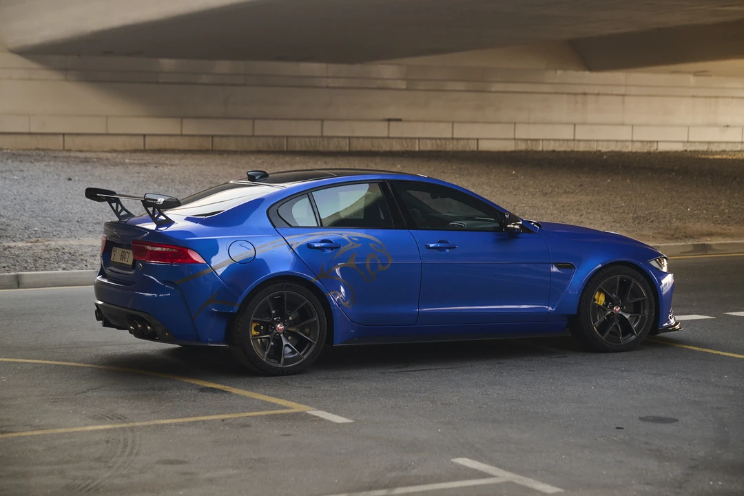 2019 Jaguar XE - Image 15 of 31