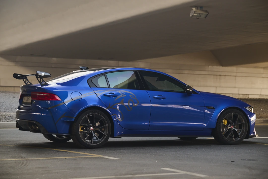 2019 Jaguar XE - Image 7 of 31