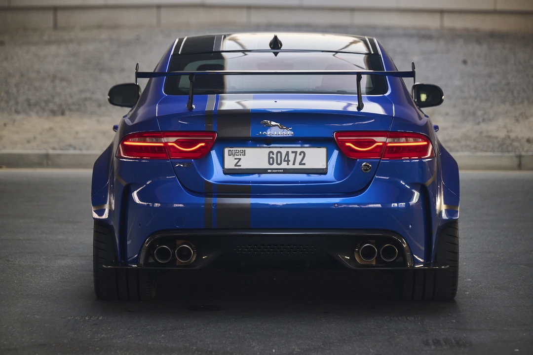 2019 Jaguar XE - Image 6 of 31