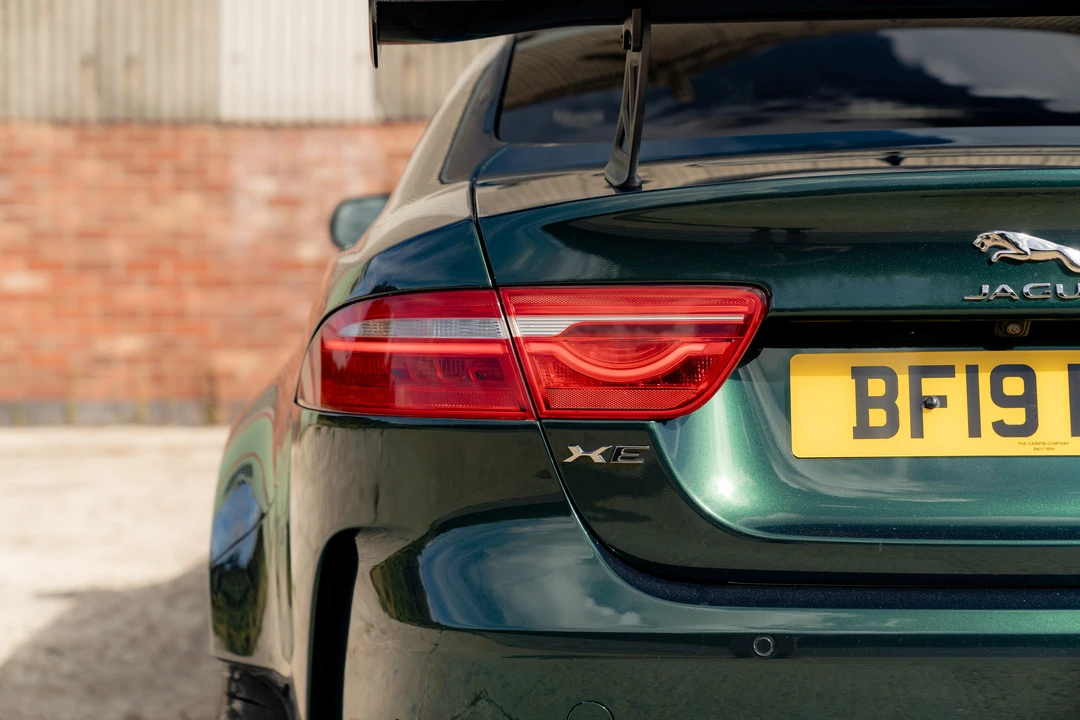 2019 Jaguar XE - Image 11 of 31