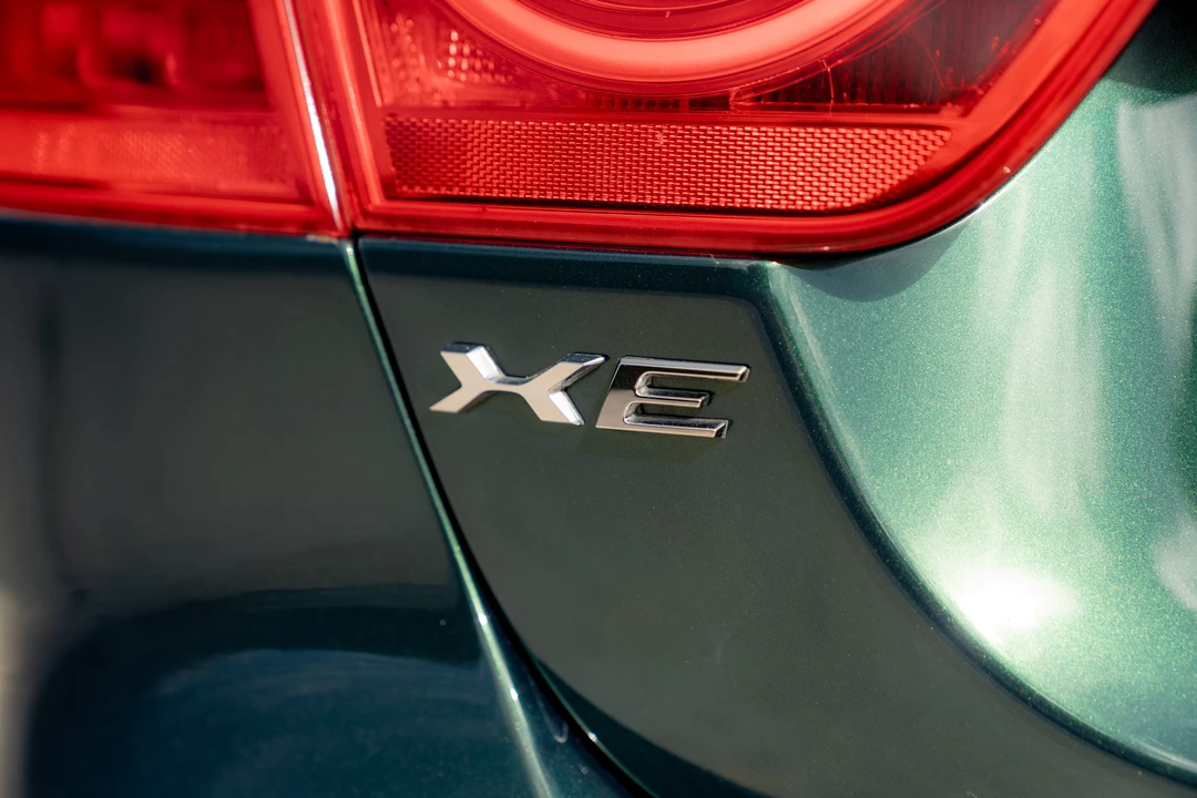2019 Jaguar XE - Image 13 of 31