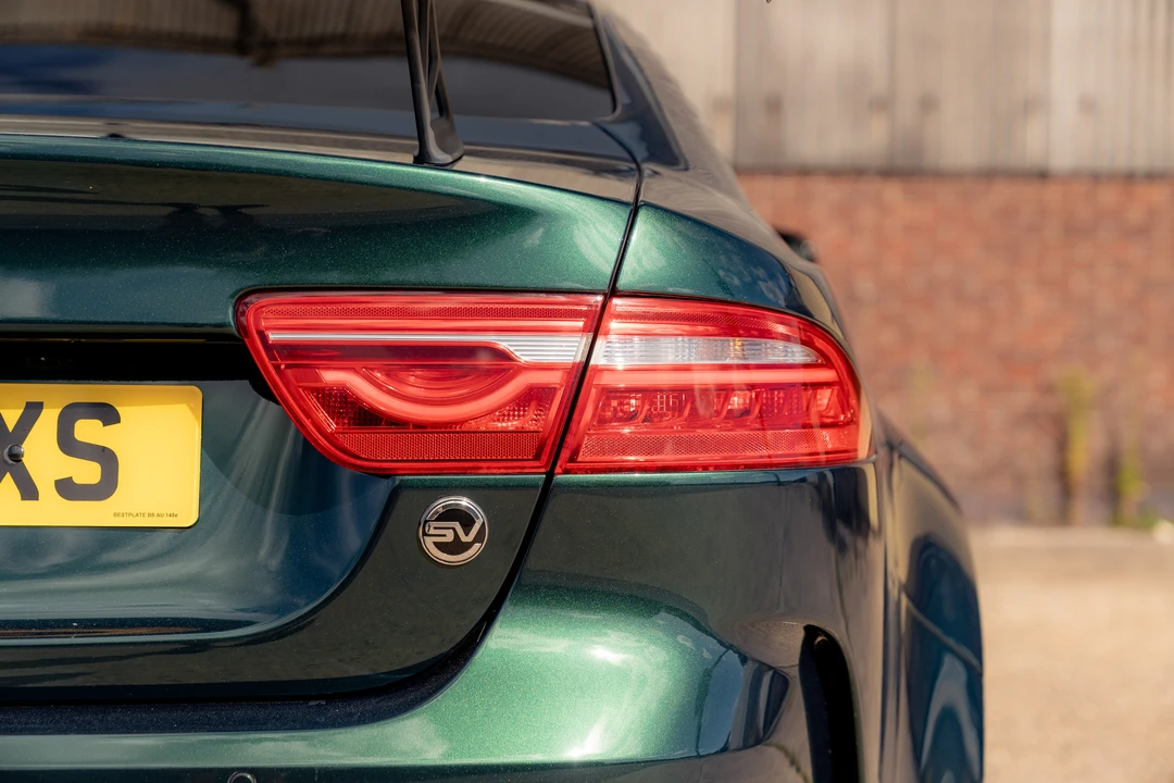 2019 Jaguar XE - Image 16 of 31