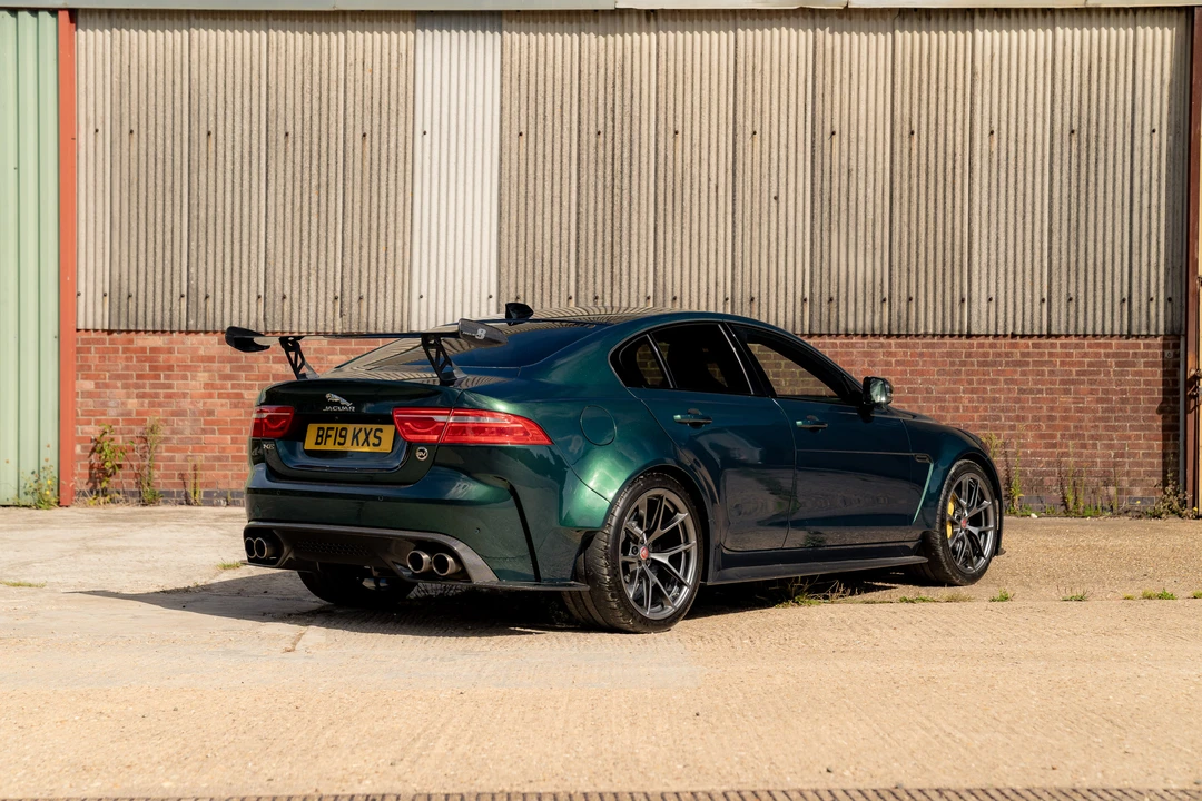 2019 Jaguar XE - Image 7 of 31