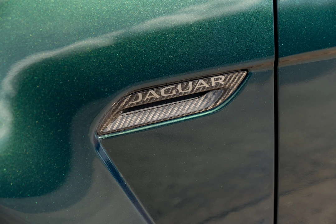 2019 Jaguar XE - Image 20 of 31