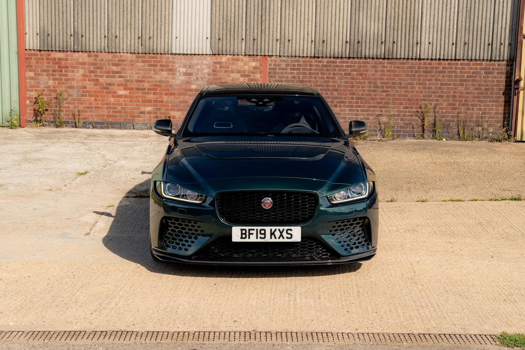 2019 Jaguar XE - Image 10 of 31