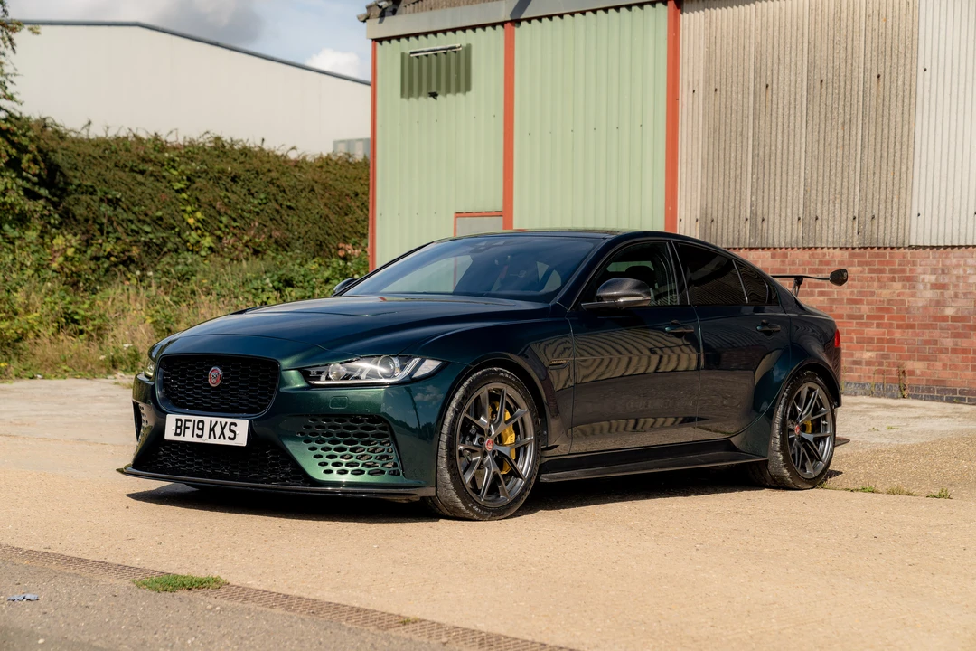 2019 Jaguar XE - Image 3 of 31