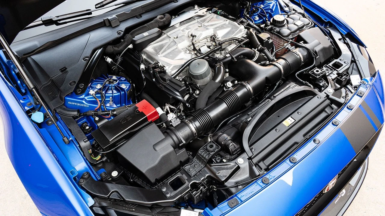 2019 Jaguar XE - Image 10 of 31