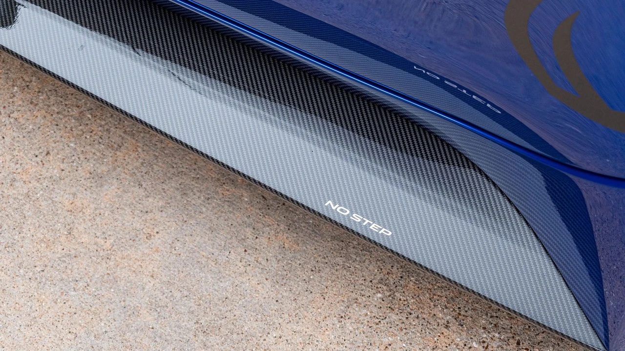 2019 Jaguar XE - Image 20 of 31