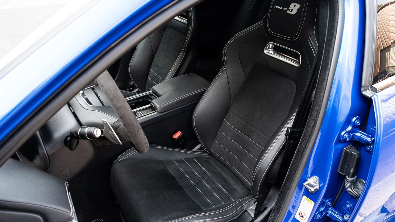 2019 Jaguar XE - Image 21 of 31
