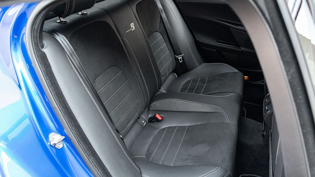 2019 Jaguar XE - Image 26 of 31