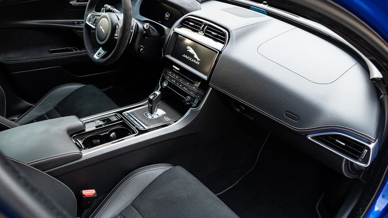 2019 Jaguar XE - Image 22 of 31