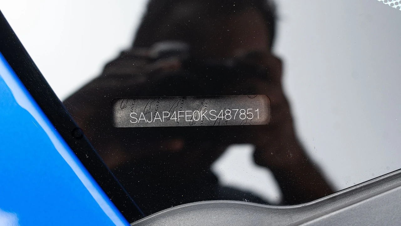 2019 Jaguar XE - Image 31 of 31