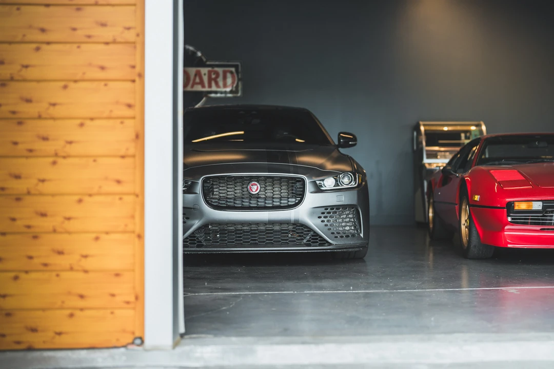 2019 Jaguar XE - Image 28 of 31