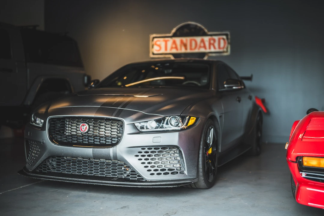 2019 Jaguar XE - Image 26 of 31