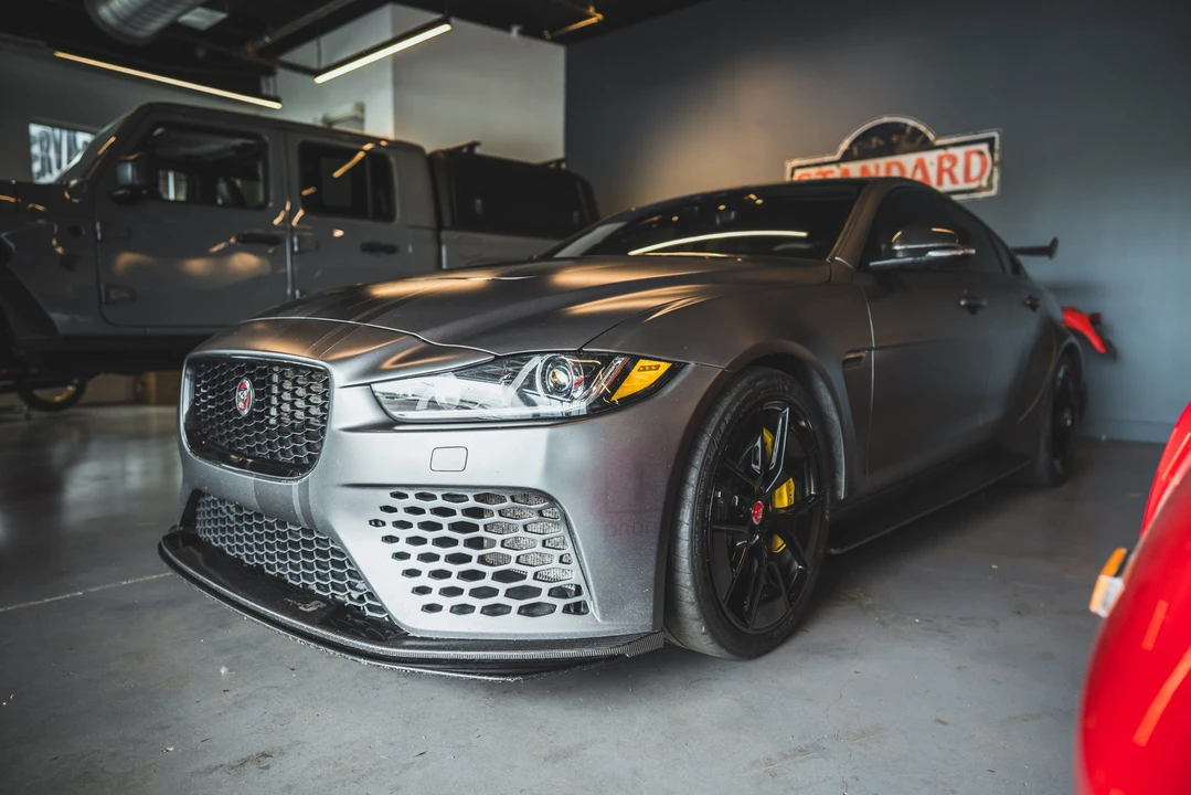 2019 Jaguar XE - Image 25 of 31