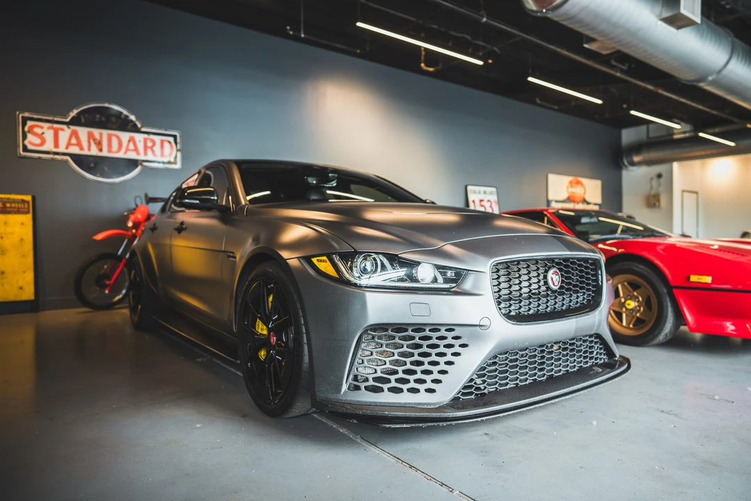 2019 Jaguar XE - Image 29 of 31