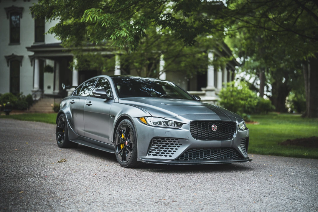 2019 Jaguar XE - Image 4 of 31
