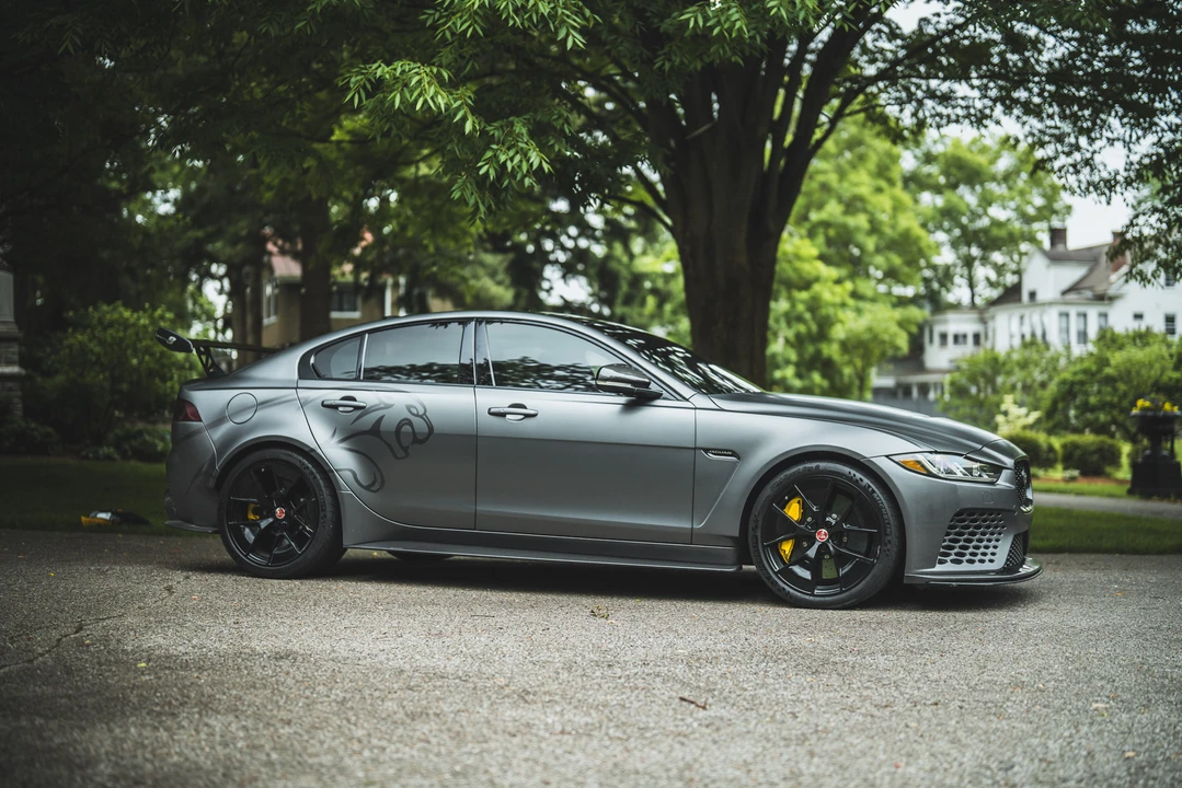 2019 Jaguar XE - Image 5 of 31