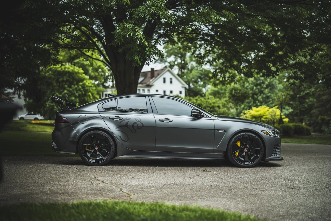2019 Jaguar XE - Image 6 of 31